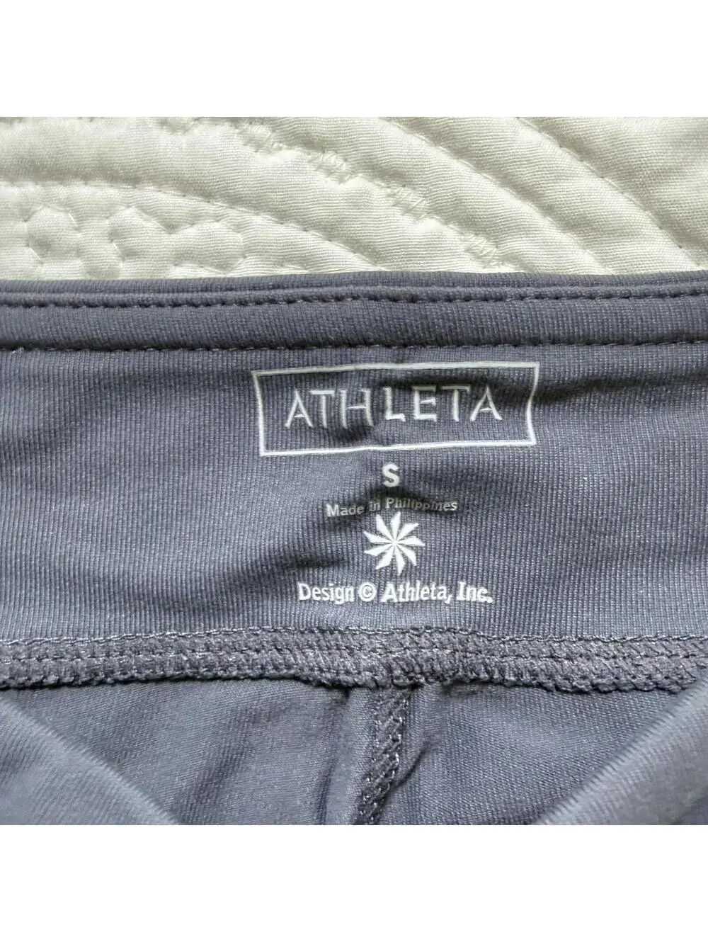 ATHLETA SZ S Elation GRAY Capri Legging Flower motif on Leg Crossover Waist NWT